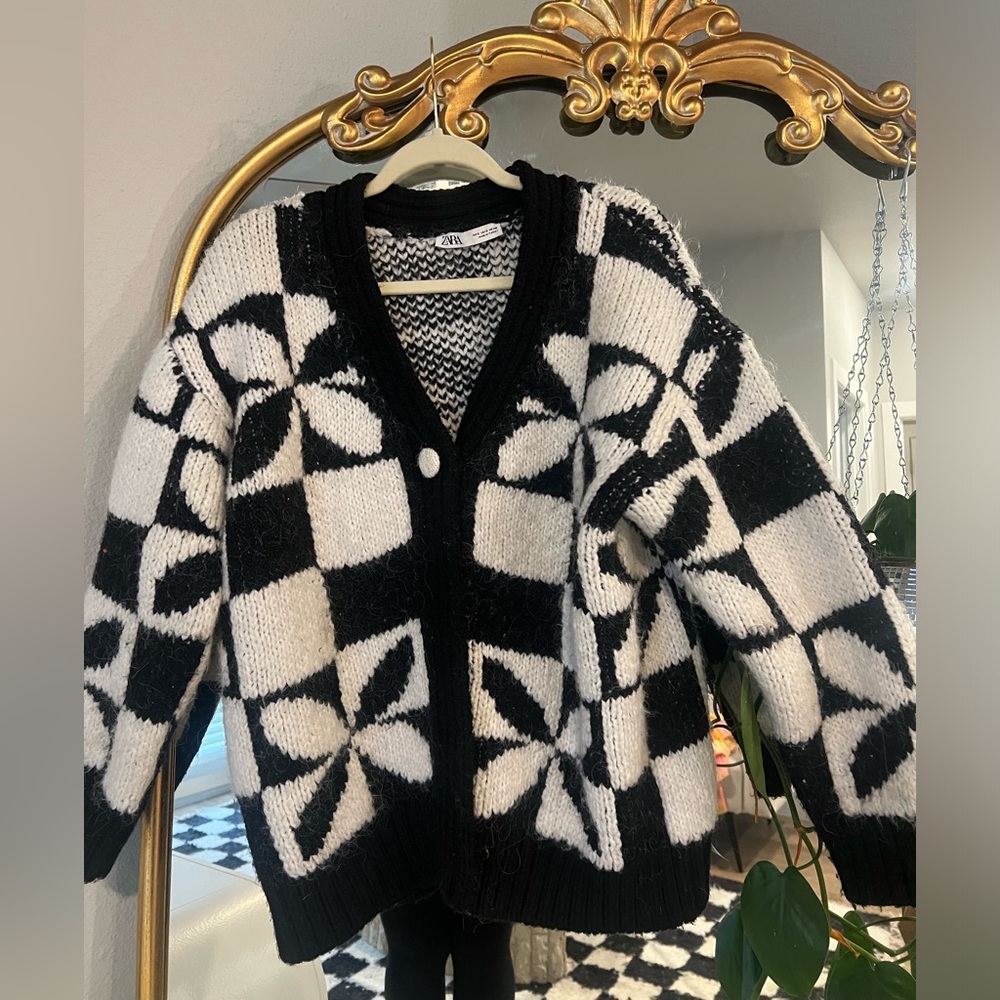 Zara sweater. Size small/ oversized look